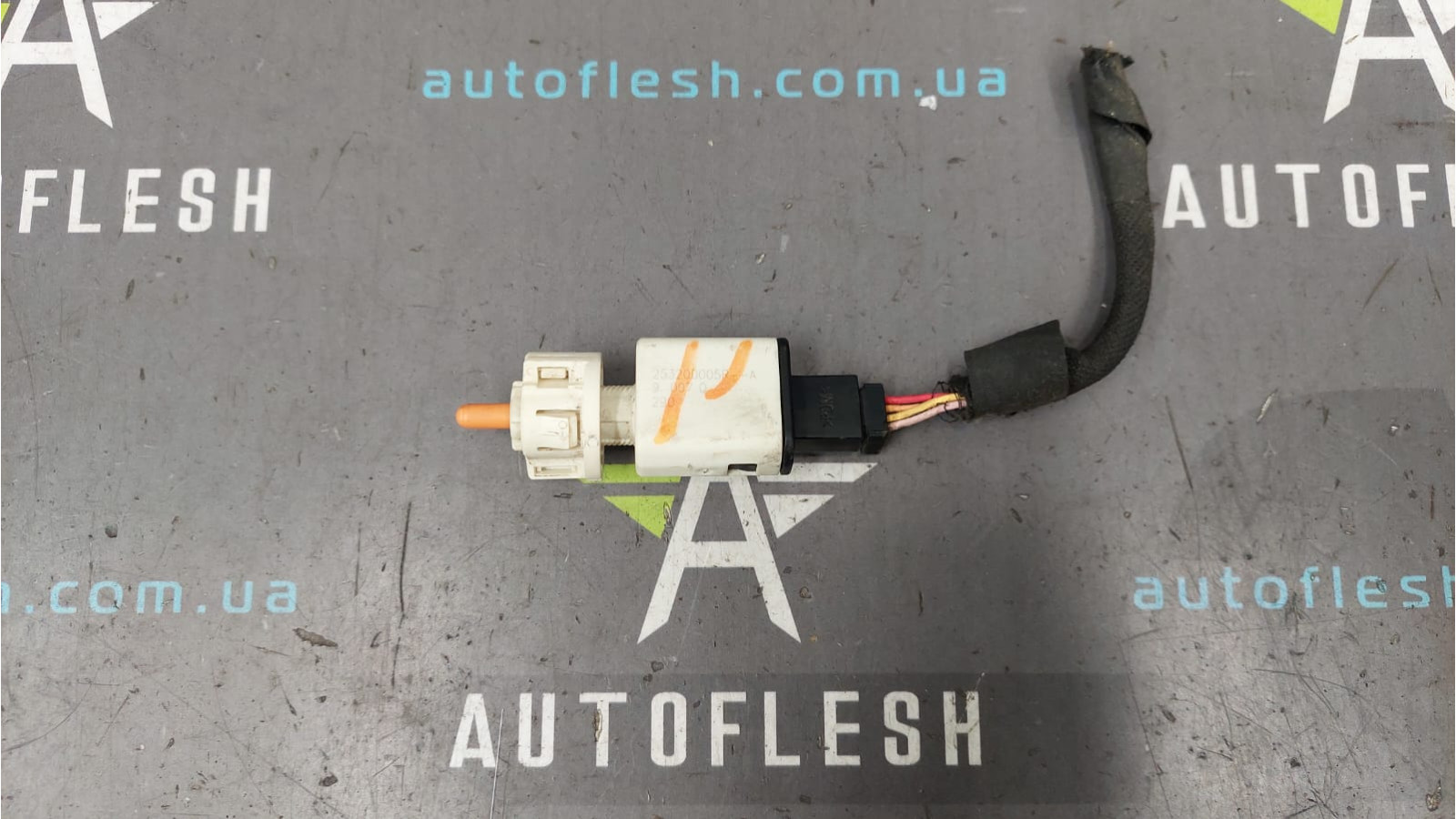 Датчик стоп сигнала 253200005R Renault Fluence Grand Scenic 3 Megane 3 Scenic 3 бу